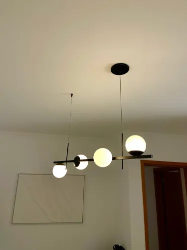 Luminária pendente moderna estrutura de metal e globo de vidro já com lâmpada inclusas