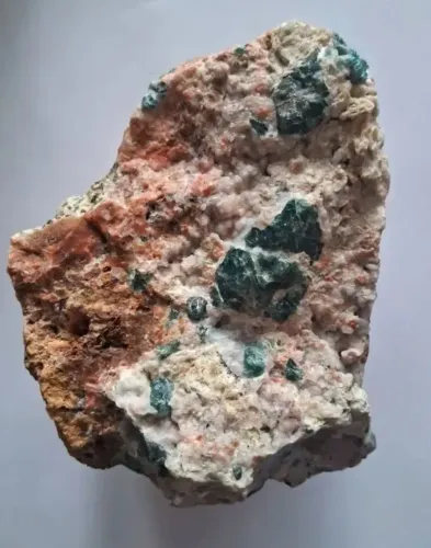 Apatitas na Matriz Rochosa Com 1kg e 13cm