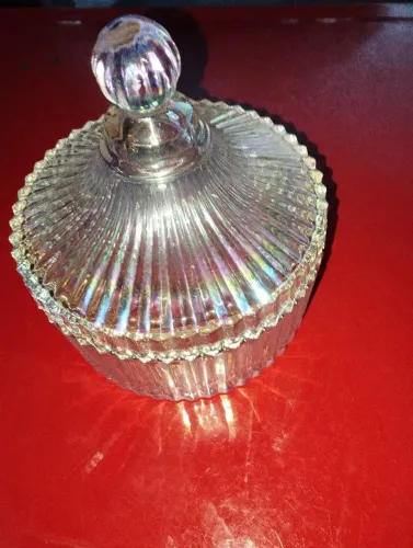 Bomboniere de vidro, com tampa.