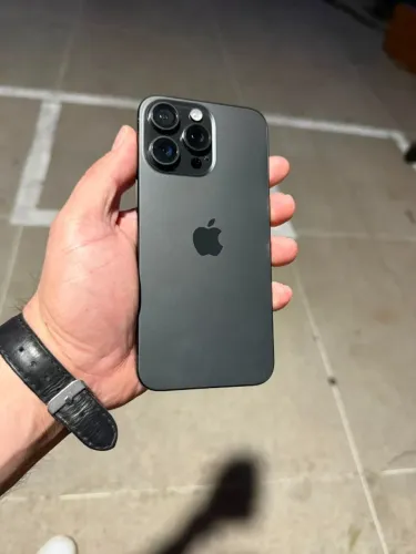 iPhone 15 pro Max 1 TB bateria 76%