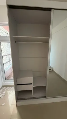 Guarda roupas com ESPELHOS
