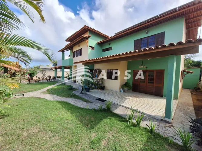 COND. JARDIM PETRÓPOLIS EXCELENTE CASA DE PRIMEIRO ANDAR, MUITO ESPAÇOSA, NASCENTE E BEM V