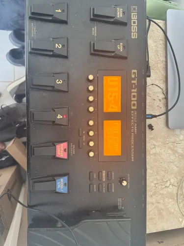 Pedaleira Boss gt100 v2 
