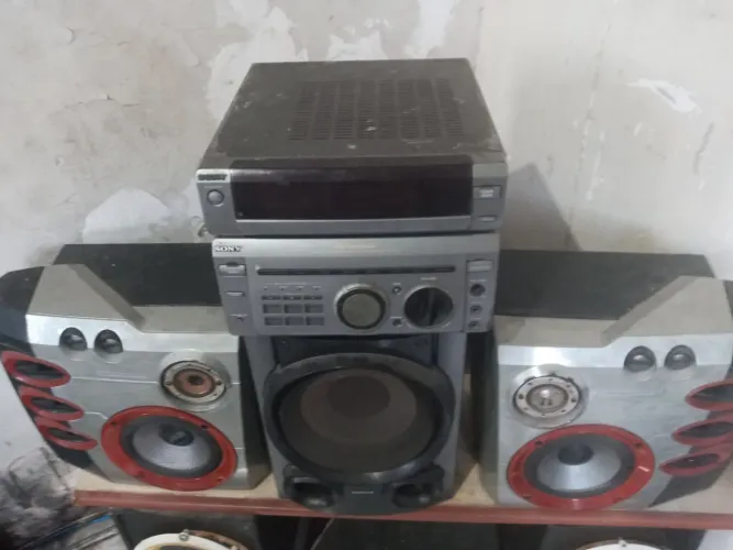 Amplificador Sony com 3 caixas