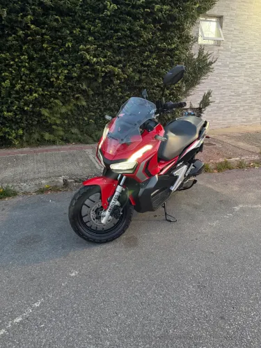 HONDA ADV 2023 - VERMELHA