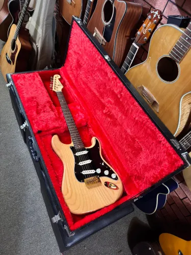 Guitarra Strato Sx com upgrade de caps e outros. ANALISO TROCAS!