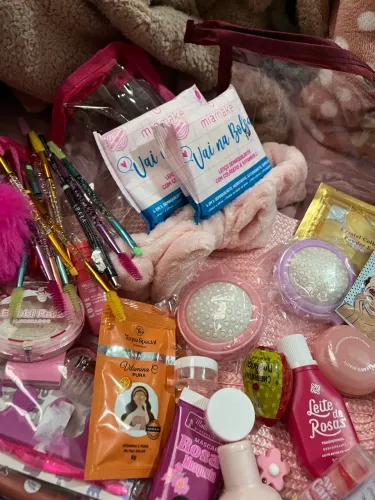 kit maquiagem e produtos de beleza