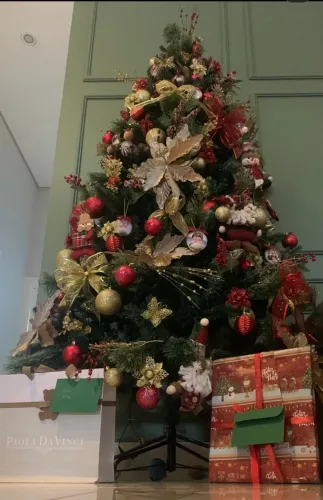 ÁRVORE DE NATAL 2,10m COM ENFEITES
