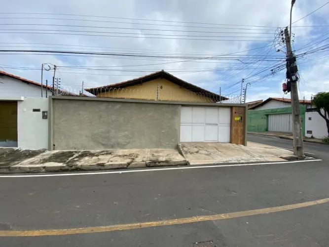 Casa Residencial à Venda Bairro Saci