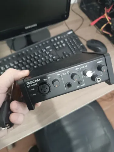 Interface de áudio tascam