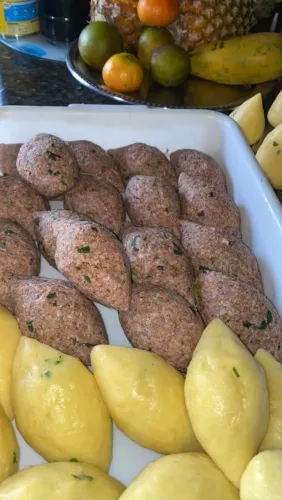 Salgados de macaxeira de kibe