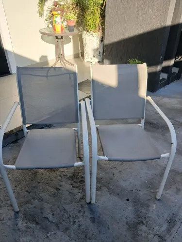 Vendo 2 cadeiras de varanda, motivo mudança.