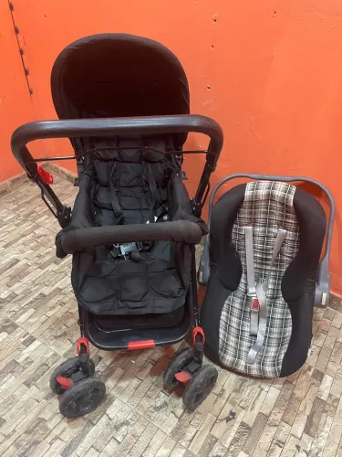 Carrinho de bb e Bb conforto em ótimo estado. 