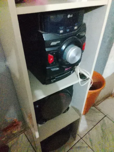 Som potente semi-novo com grave top