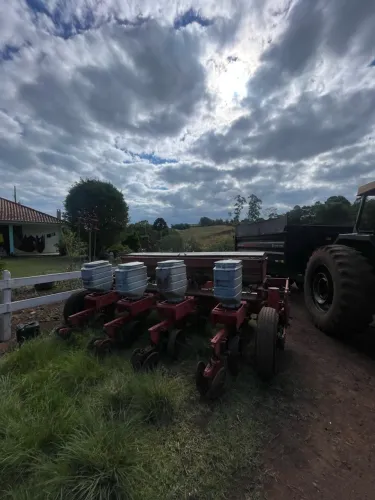 Plantadeira semeato usada