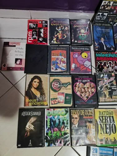 Lote com 42 Dvd de música + filmes 