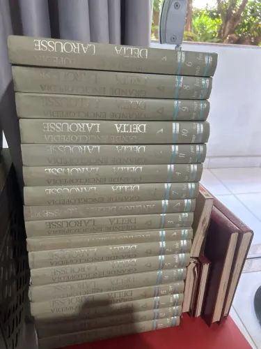 Livros GRANDE ENCICLOPÉDIA LAROUSSE