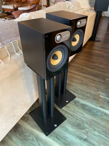 Par de Caixas Bookshelf Bowers & Wilkins B&W 686 S1