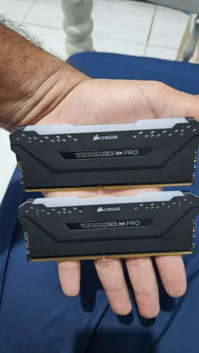 Memorias DDR4 Corsair 16 GB ( 2x8 ) RGB