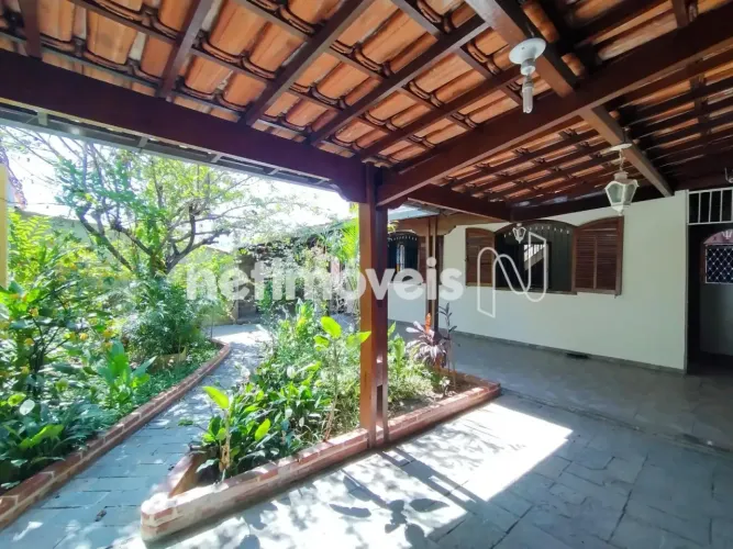 Excelente Casa de Dois Andares à Venda no Bairro Sagrada Família - Belo Horizonte/MG