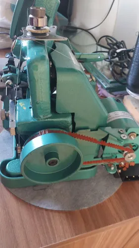 Vendo máquina semi industrial overlock chinesinha