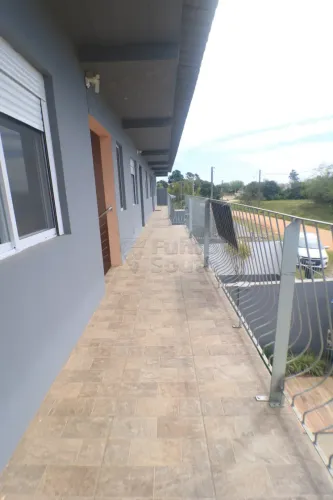 Casa em condomínio com Sacada e Garagem para Locação no Laranjal
