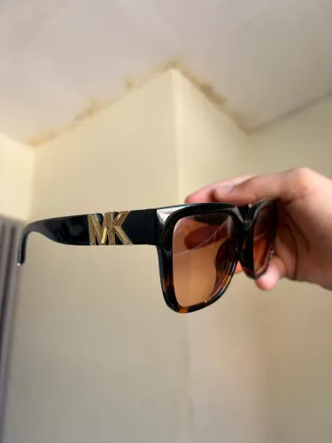 Óculos de Sol Michael Kors MK Logo - Elegância Genuína (Original)