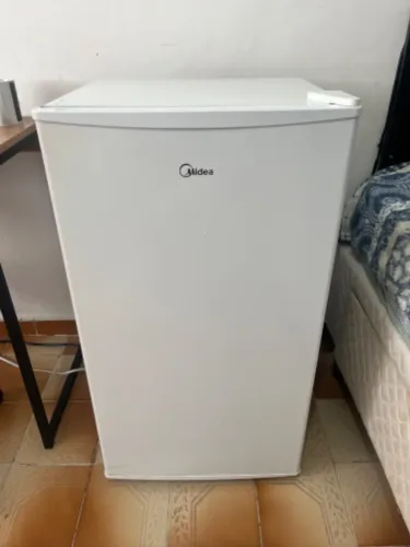 Vendo Frigobar Midea de 93 Litros