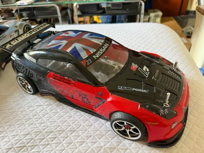 Automodelo Team Magic G4 1/10 Nissan GTR Nismo 