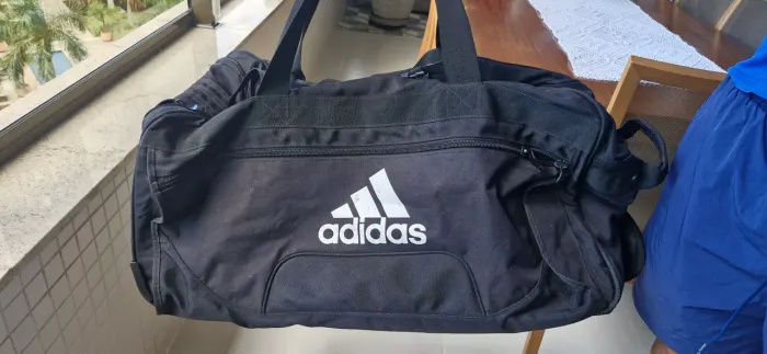 Mala Adidas de lona e rodinhas