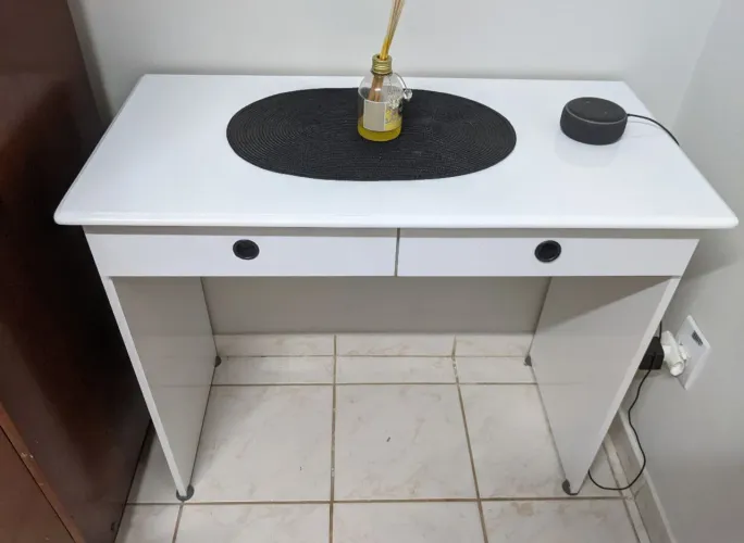 Mesa de Computador/Escrivaninha Branca com 2 Gavetas - Ótimo Estado