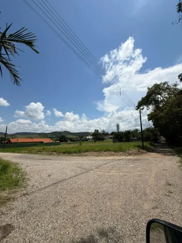 Imóvel para venda tem 1350 metros quadrados em Guaraiuva - Vargem - SP