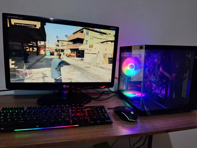Computador para trabalho e jogos leves