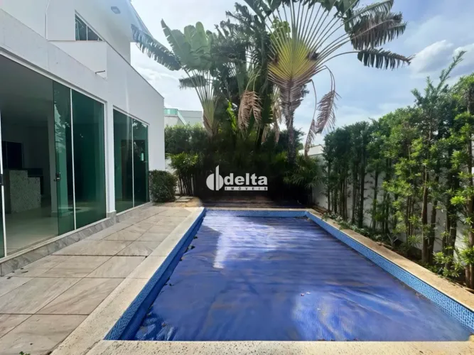 Casa em condomínio com 3 suíte disponível para locação no bairro Nova Uberlândia em Uberlâ