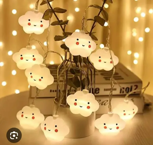 Cordão de luzes LED em formato de nuvem sorridente