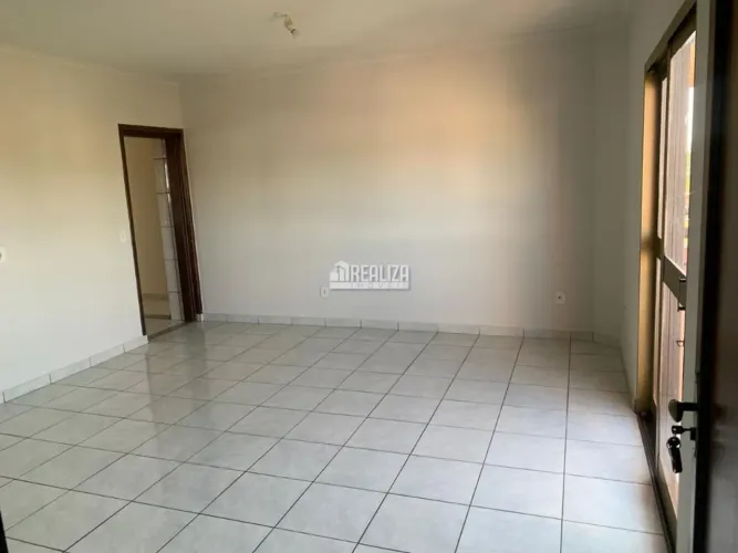 Apartamento com 3 Quarto(s) e 2 banheiro(s) para Alugar, 110 m² por R$ 2940 / Mês