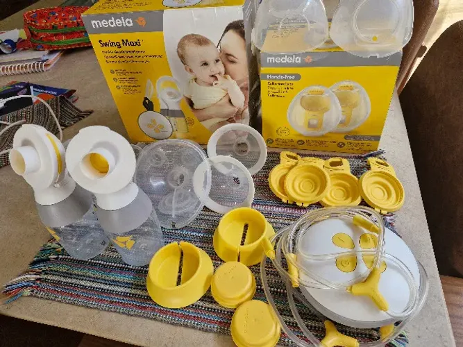 Extratora de leite materno Dupla Medela com kit mãos livres