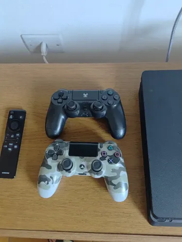 Playstation 4 slim