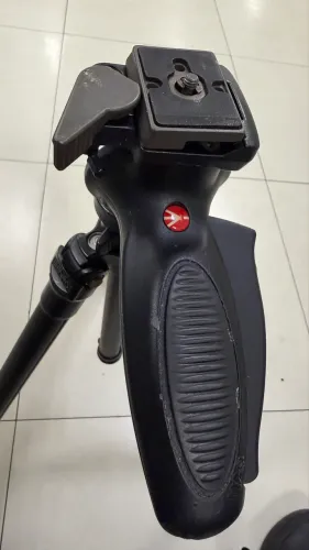 Tripé Benro com cabeça Joystick Manfrotto 327RC2