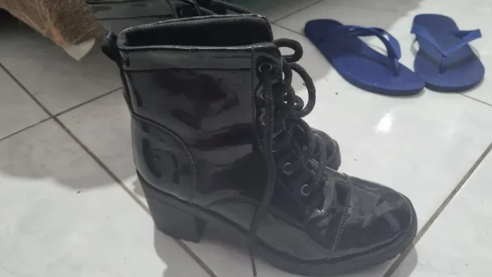 Bota verniz coturno tamanho 38 seminova