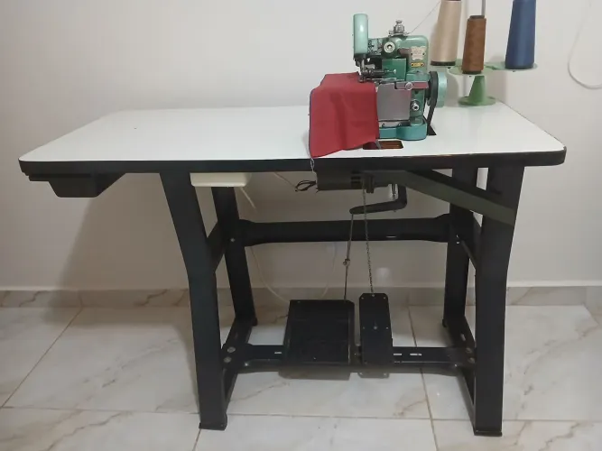 Maquina de costura overloque semi industrial