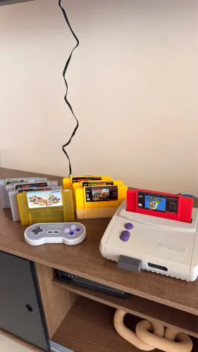 Super Nintendo (SNES) + Controle Sem Fio + 8 Jogos (Lote Especial)