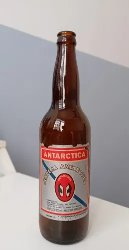 Garrafa de cerveja Antarctica antiga 600ml.