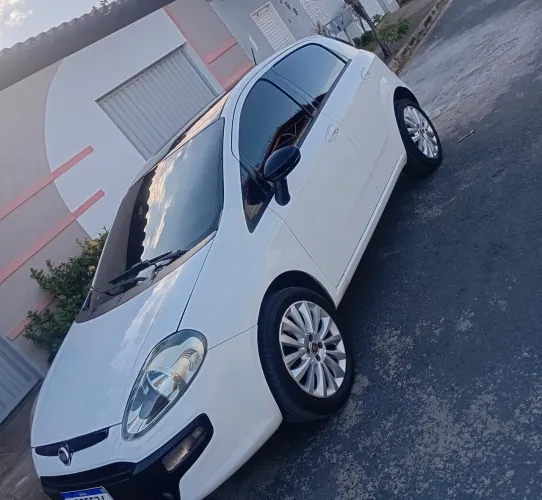 Fiat Punto Attractive 1.4 Fire Flex 8V 5P 2014