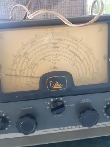 Rádio receptor Delta modelo 208