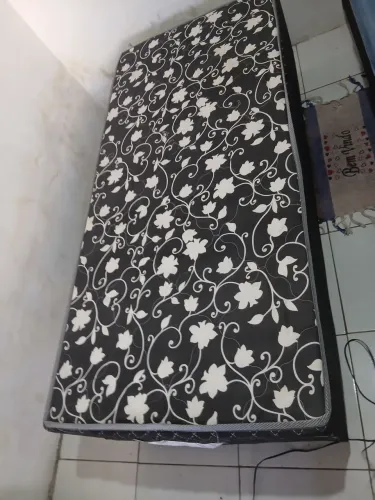 Vende-se cama box solteiro ninguém nunca dormiu nela
