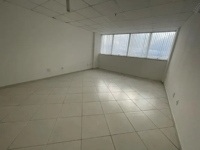 Macaé Trade Center - Excelente Sala com 35 m² + Banheiro + Vaga de garagem