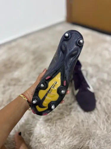 Chuteira Nike primeira linha