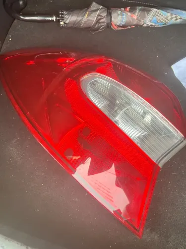 Lanterna Ford ka lado esq e direito.