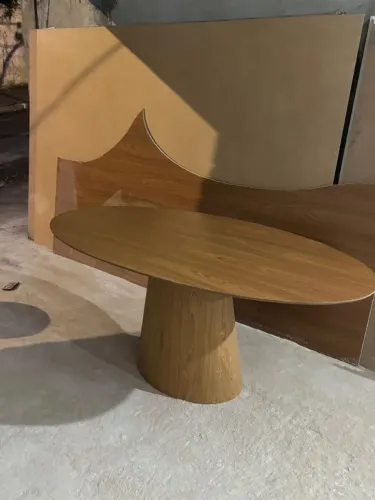 Mesa oval madeira 1, 80X1 com tampo em freijó 